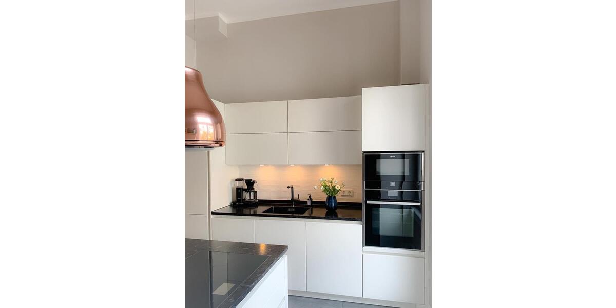 Westend-Juwel in Bestlage: Lichtdurchfluteter, kernsanierter Altbau mit Kamin, Stuckdecken, etc. 4 zimmer