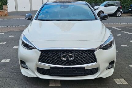 INFINITI Q30