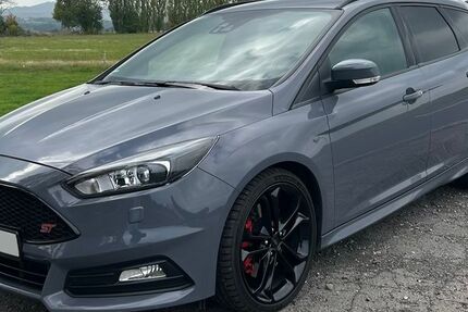 Ford Focus 79.890 km 18.900 € Königswinter 53639