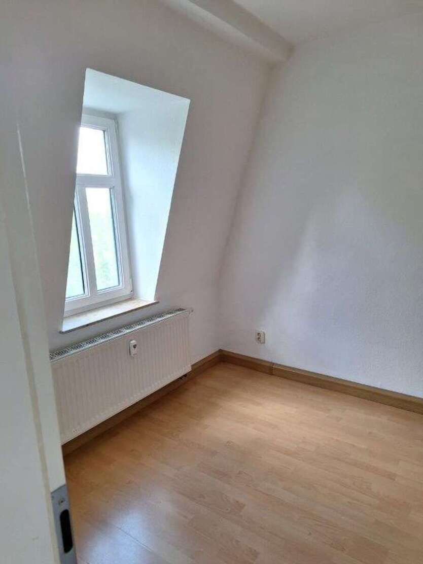 4 Zi.-Dachgeschosswohnung mit Gartennutzung 4 zimmer