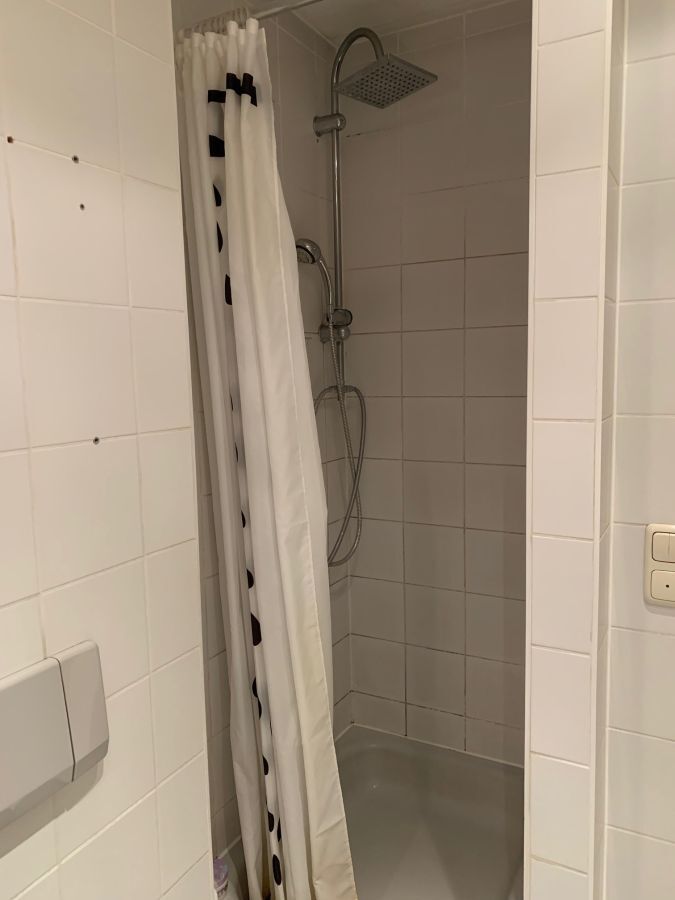 Provisionsfrei* Schöne Dachgeschossgewohnung mit großem sonnigen Balkon 2 zimmer