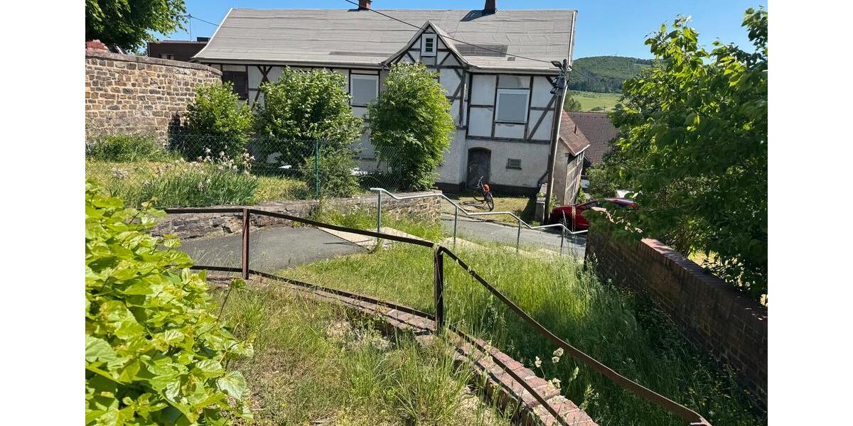 Einfamilienhaus Biedenkopf - 9 Zimmer, 151 m&sup2;, 105.000&euro; | Angebot:26891226