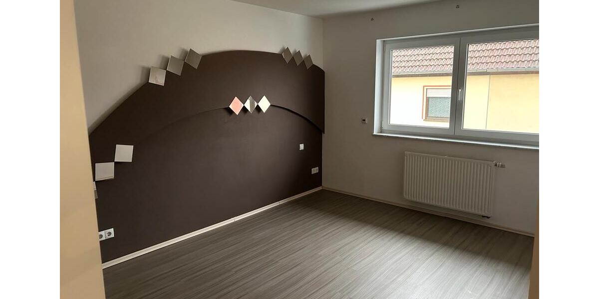 Gepflegte Doppelhaushälfte in Herzogenaurach Herzo Base 4 zimmer