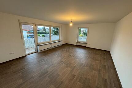Frisch sanierte 3-Zimmer-Wohnung 108qm mit Balkon & Garage