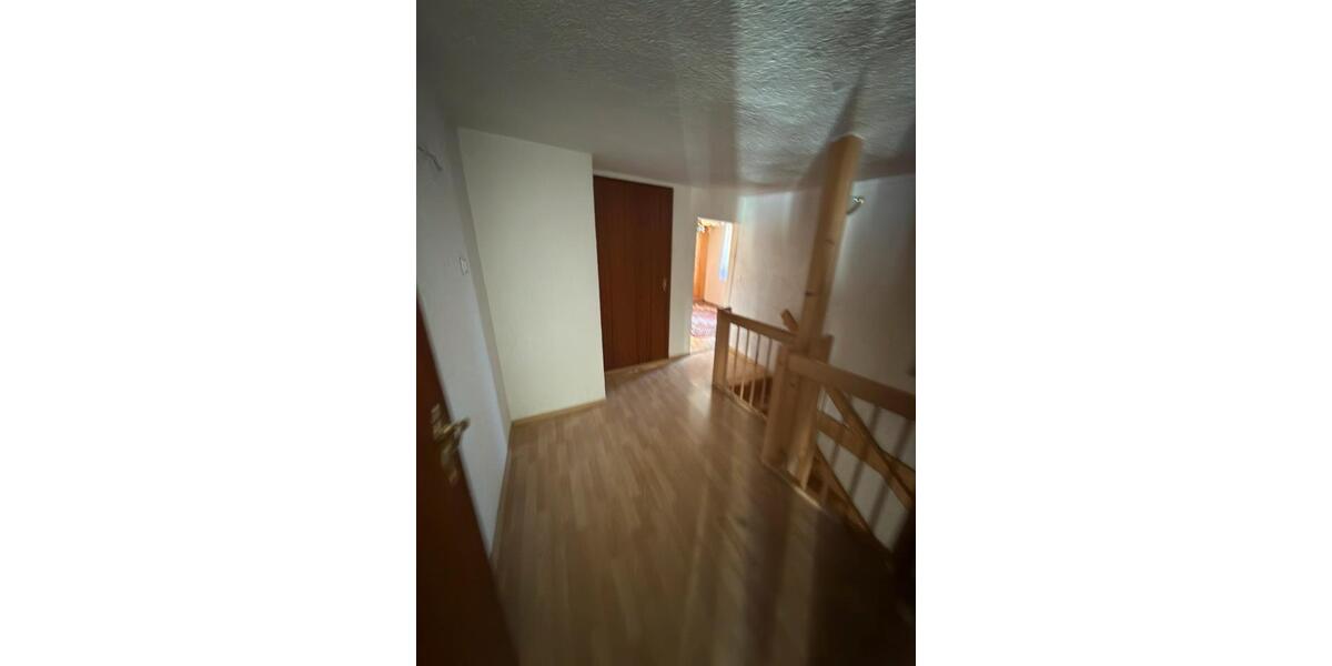Etagenwohnung Saalfeld (Saale) - 11 Zimmer, 300 m&sup2;, 25&euro; | Angebot:25881780