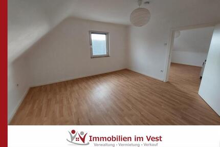 ***Singles aufgepasst*** helle renovierte Dachgeschoßwohnung wartet auf Ihren Einzug
