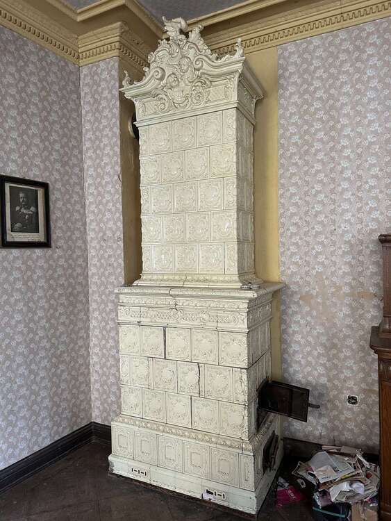 Denkmalschutzobjekt im Dornröschenschlaf am Fuße des Schlosses Neu-Augustusburg zimmer