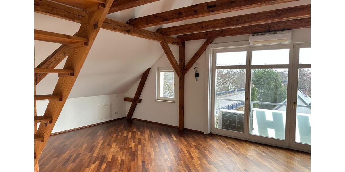 Großzügige 4-Zimmer-Wohnung mit Loft und Holzbalkendecke 4 zimmer