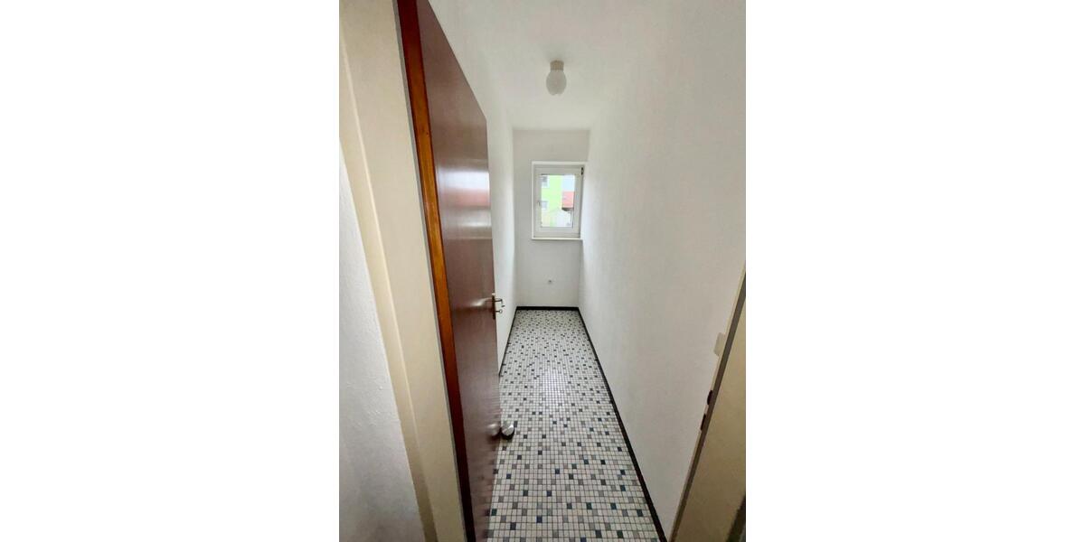 Erdgeschoßwohnung Pfreimd - 3 Zimmer, 98 m&sup2;, 700&euro; | Angebot:25415405