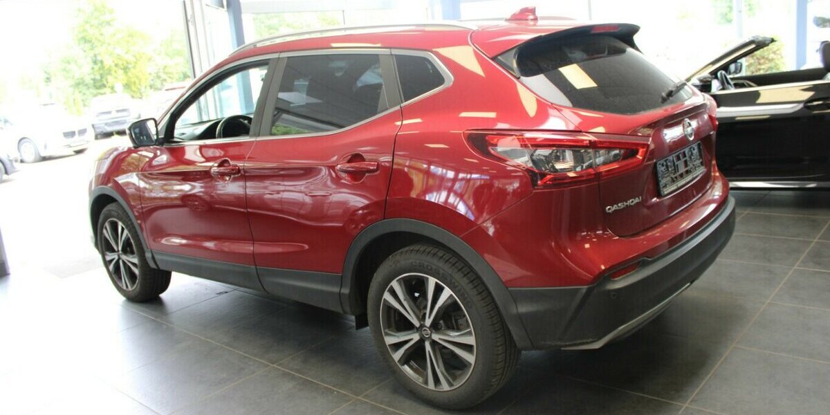 Nissan Qashqai 1.2 DIC-T N-Connecta - Panorama - 99.853 km 11.980 &euro; Euskirchen 53881