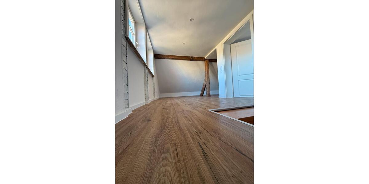 Etagenwohnung Schwalmstadt - 5 Zimmer, 145 m&sup2;, 950&euro; | Angebot:25298613