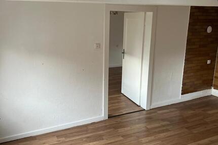 4 Zimmer Wohnung mit Balkon eines Zweifamilienhauses 4 zimmer