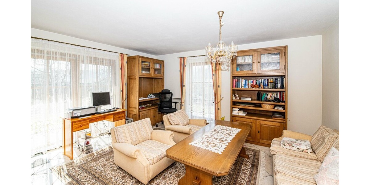 Großzügiges Zuhause mit umzäunten Gartengrundstück und vielseitigem Studio - Einfamilienhaus Schönthal | Angebot:27038045