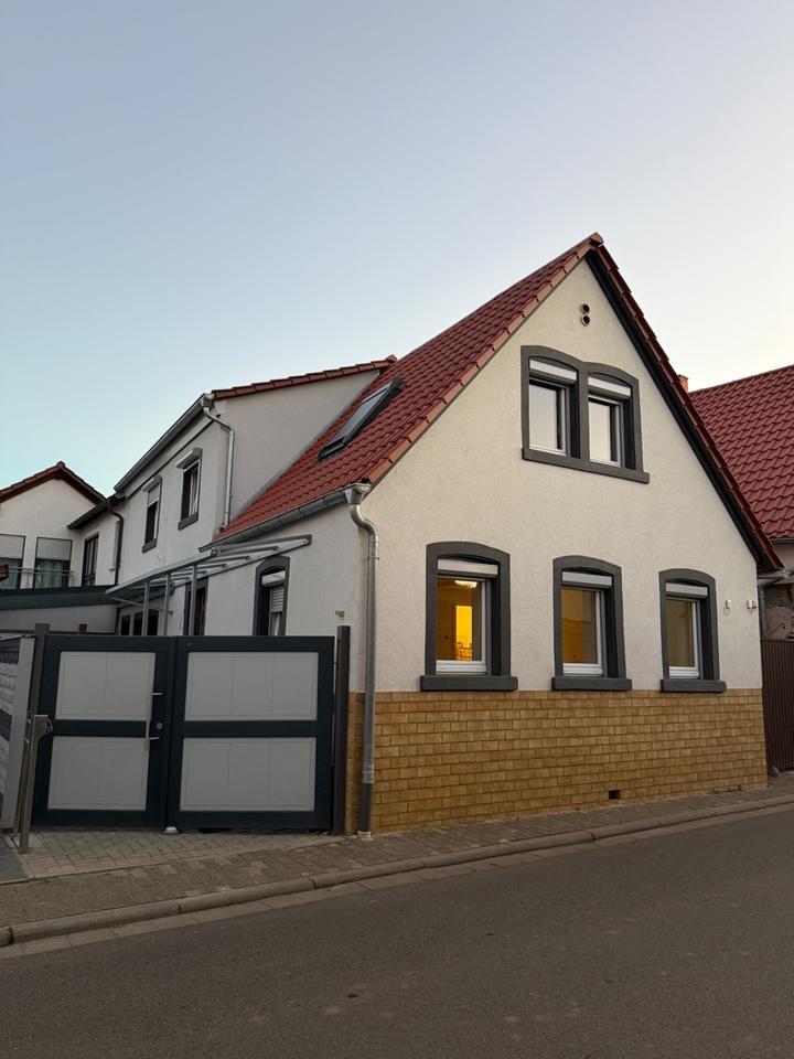 Erstbezug nach Sanierung: Freundliches 4-Zimmer-Einfamilienhaus m zimmer