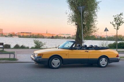 Saab 900