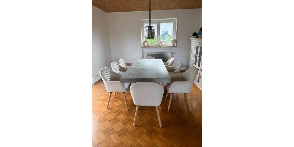 Einfamilienhaus Pfullingen - 8 Zimmer, 250 m&sup2;, 2.000&euro; | Angebot:25944485