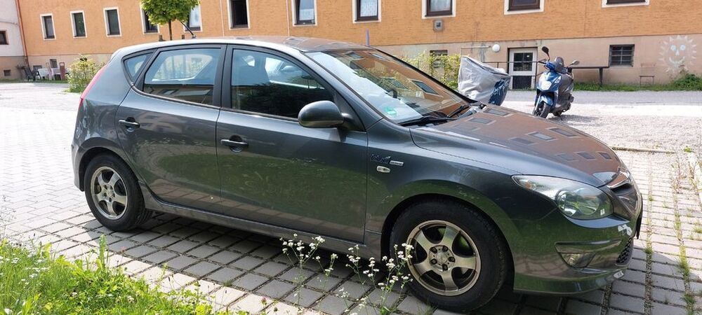 i30