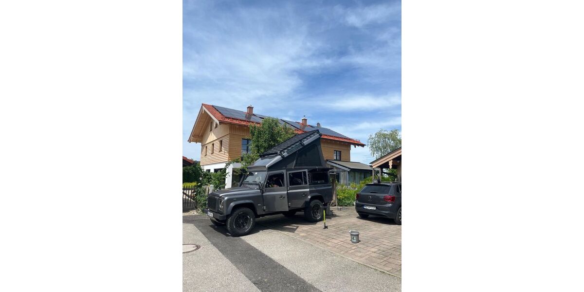 Land Rover Defender 300.200 km 32.500 &euro; Valley 83636