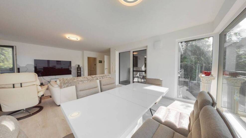 Mehr Platz für mehr Leben - neuwertige 5-Zimmer-Wohnung mit Balkon & Doppelgarage 5 zimmer