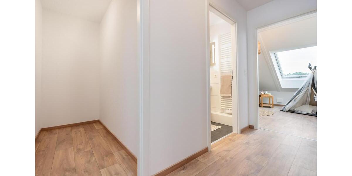 Reihenhaus Roth - 6 Zimmer, 141 m&sup2;, 1.750&euro; | Angebot:25745960