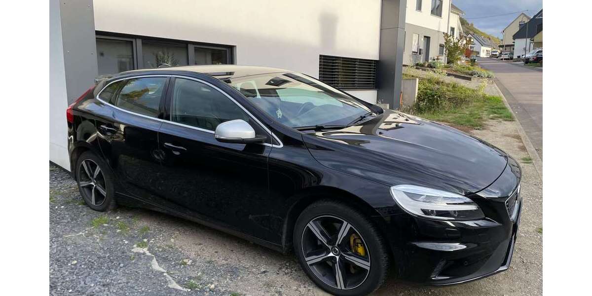 Volvo V40 82.000 km 19.500 € Fell 54341