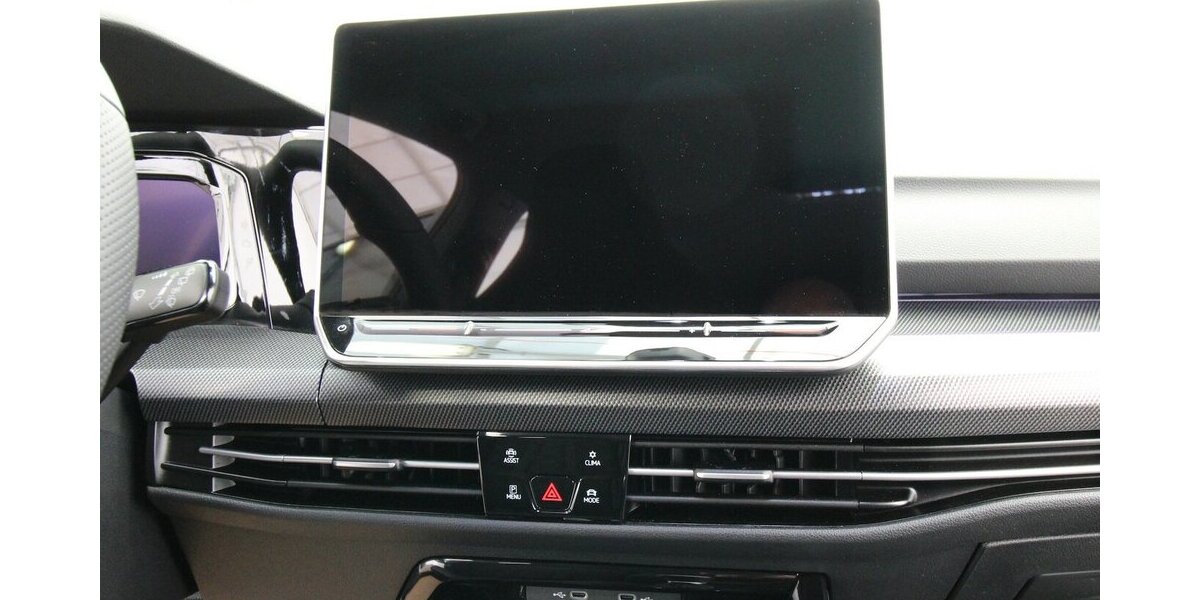 VW Golf VIII Variant 1.5 TSI R-Line LED+KAMERA+ACC 29.466 km 26.700 &euro; Hagenow 19230
