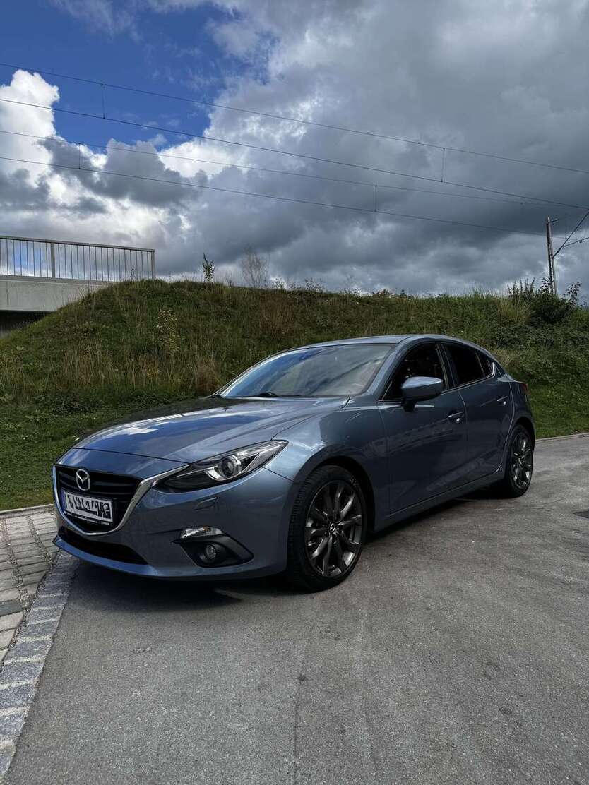 Mazda 3 87.000 km 12.900 € München 81379