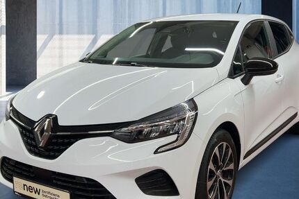 Renault Clio 2.998 km 16.980 € Köln 50939