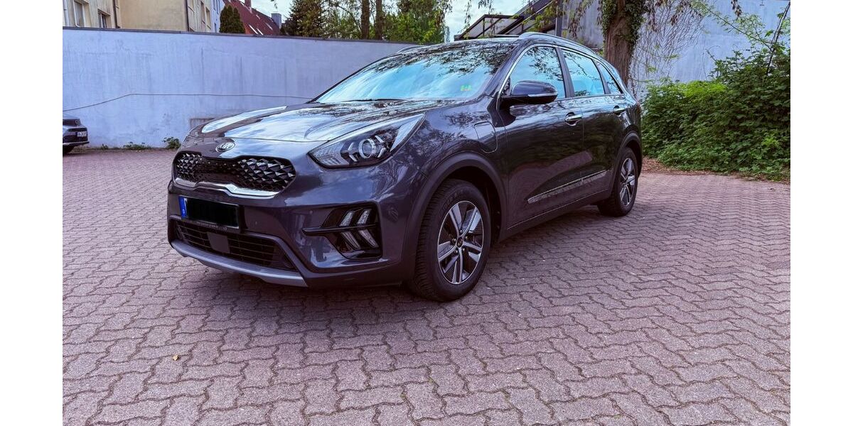 Kia Niro 51.987 km 22.999 &euro; Hamburg 22767