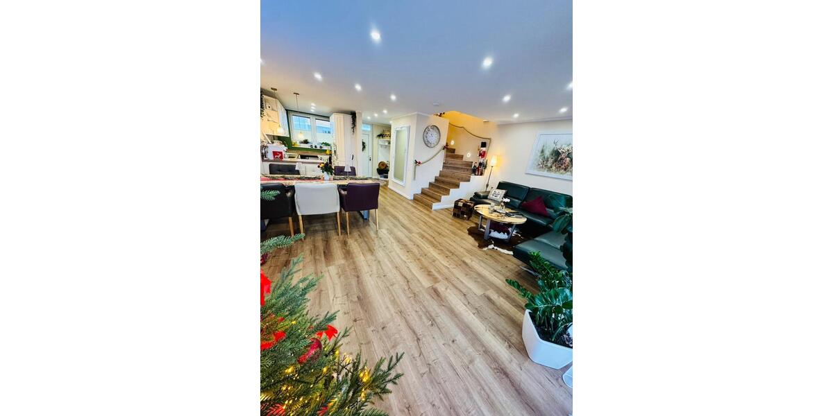 Großzügige luxuriöse Maisonette-Wohnung mit ca. 106 m² Wohnfläche 4 zimmer