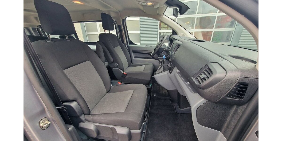 Opel Vivaro 2.0 D Design Paket NAVI Anhängerkupplung 84.000 km 26.998 &euro; Landau 76829