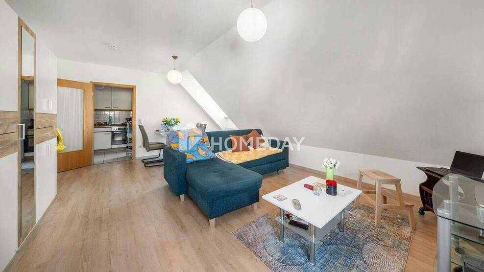 Sofort bezugsfrei: Gepflegte Dachgeschosswohnung mit Aufzug, Tiefgaragenstellplatz in zentraler Lage 1 zimmer