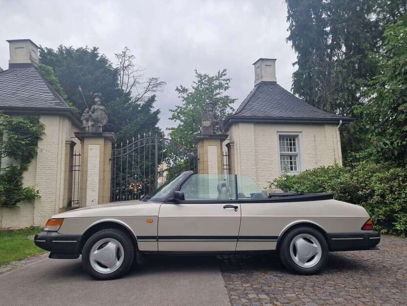900