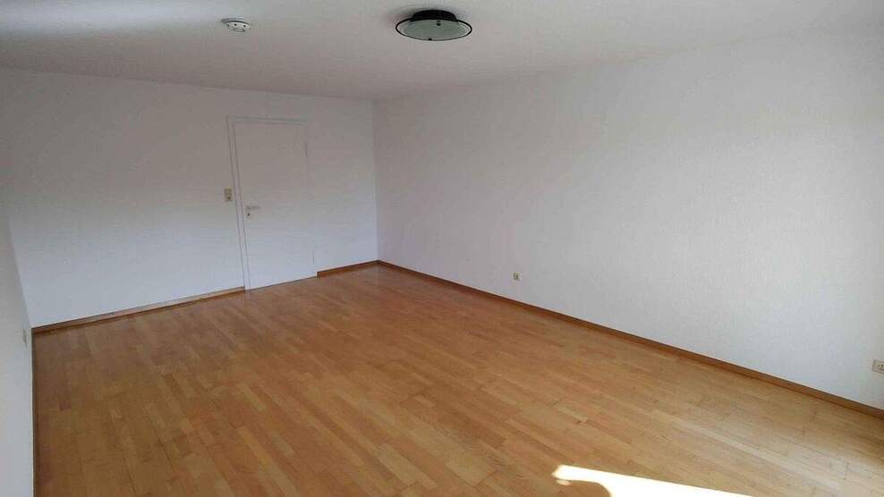 Gute Lage, hell, ruhig, frisch renoviert 1 zimmer