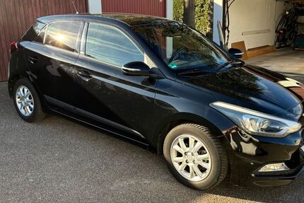 Hyundai i20 93.942 km 7.690 &euro; Ditzingen 71254