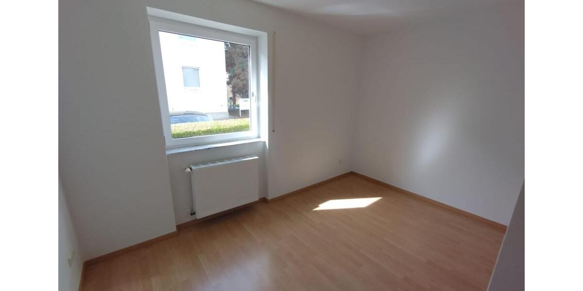 Erdgeschoßwohnung Zwickau Neuplanitz - 4 Zimmer, 91 m&sup2;, 660&euro; | Angebot:26011103
