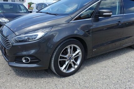 Ford S-Max Titanium AWD Pano AHK 7 Sitze Kamera 8x Alu 156.400 km 15.950 &euro; Neumarkt/OPf 92318