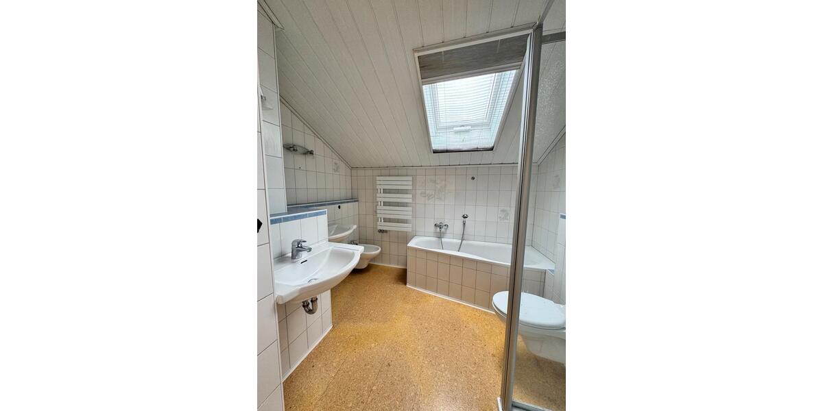 Dachgeschoßwohnung Erding - 4 Zimmer, 142 m&sup2;, 1.400&euro; | Angebot:26026745