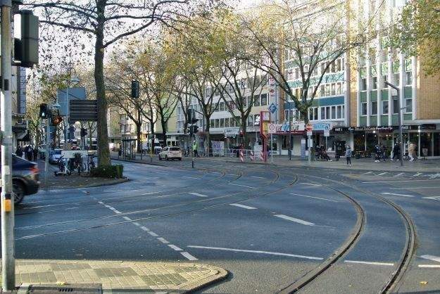 Mülheim-Mitte Einkaufspassage- Ladenlokal ehemaliger Lebensmittelbetrieb mit Untergeschossen als Lagerflächen 1 zimmer