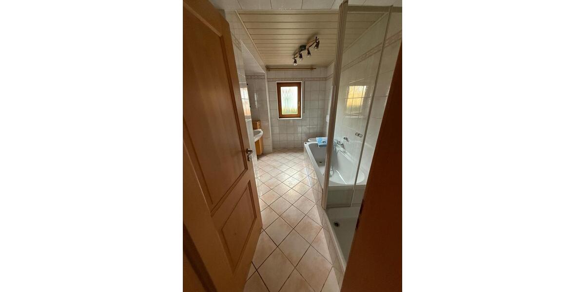 Erdgeschoßwohnung Teublitz - 3 Zimmer, 111 m&sup2;, 890&euro; | Angebot:25440816