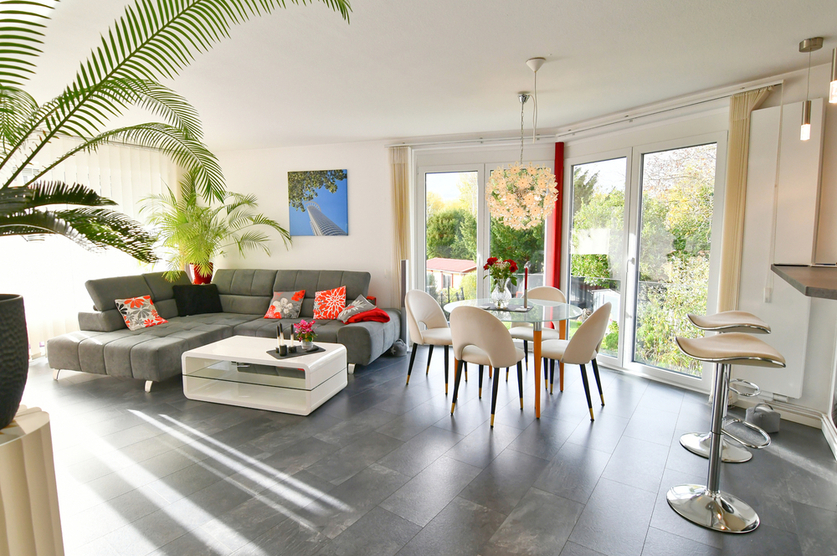 Schöne Wohnung mit 1a Infrastruktur + 2 TG Plätze 3 zimmer