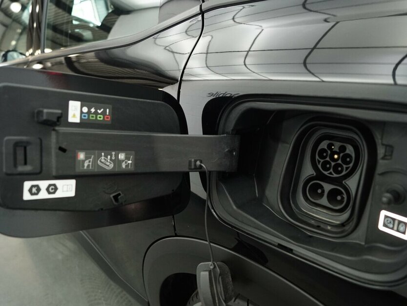 C4 e- 136 Feel 50KWh CARPLAY Batteriezertifikat