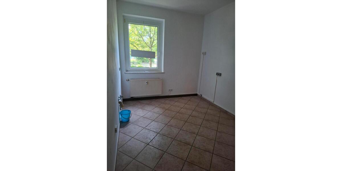 Erdgeschoßwohnung Bitterfeld-Wolfen Wolfen - 2 Zimmer, 69 m&sup2;, 66.000&euro; | Angebot:27069414