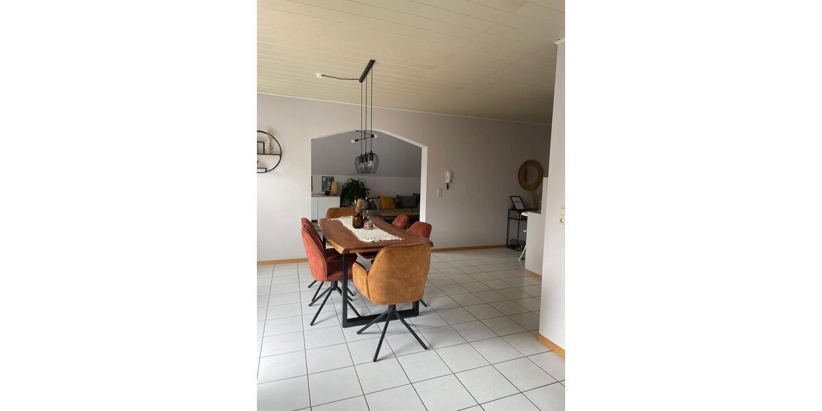 Großzügige, helle 3,5 ZKB DG Mietwohnung mit Balkon 3 zimmer