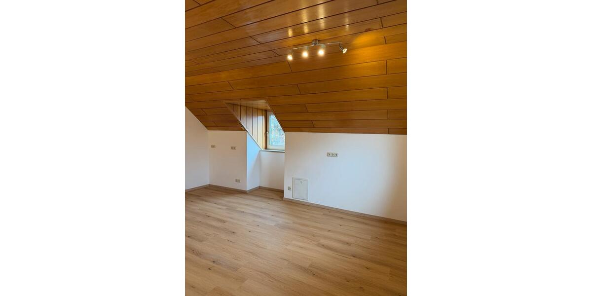 Dachgeschoßwohnung Wertingen - 3 Zimmer, 100 m&sup2;, 925&euro; | Angebot:25238391