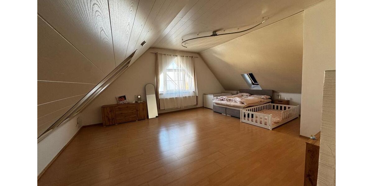 Dachgeschoßwohnung Dingolfing - 4.5 Zimmer, 110 m&sup2;, 1.300&euro; | Angebot:25936868