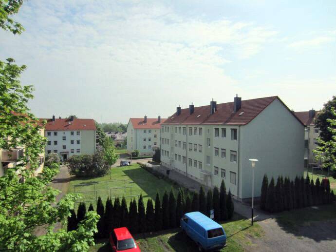 Schöne Wohnung mit Balkon in saniertem Wohnhaus in grüner Ruhiglage - Erdgeschoss 2 zimmer