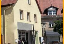 499.000,- für 281 qm Altstadthaus mit 6 Wohn,- + 1 Gewerbeeinheit in 1A Lage und 30.885,- Mietertrag