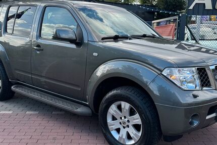 Nissan Pathfinder 187.620 km 11.990 &euro; BERLIN 13127
