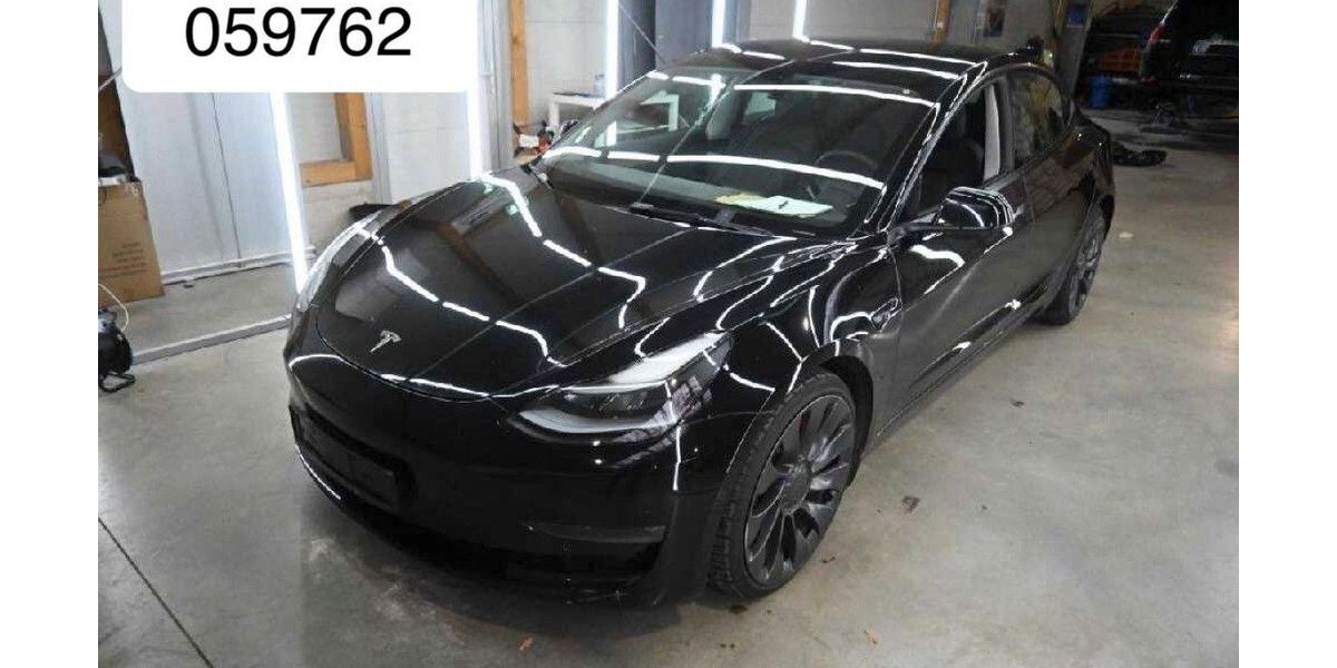 Tesla Model 3 86.268 km 28.450 &euro; Steinbach-Hallenberg OT Herges-Hallenberg 98587